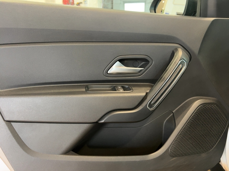 Fahrzeugabbildung Duster Kamera Klima Bild 14 von 17