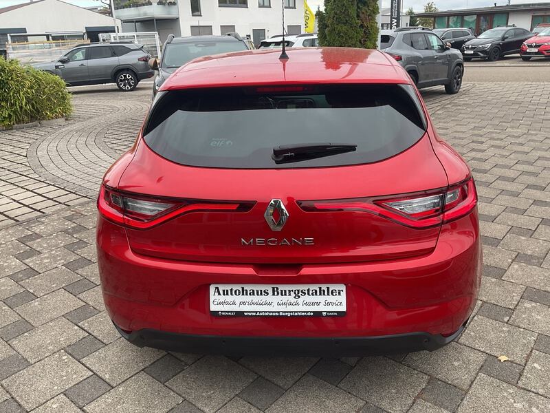 Fahrzeugabbildung Megane Limited 1.3 TCe 115 Bild 6 von 16
