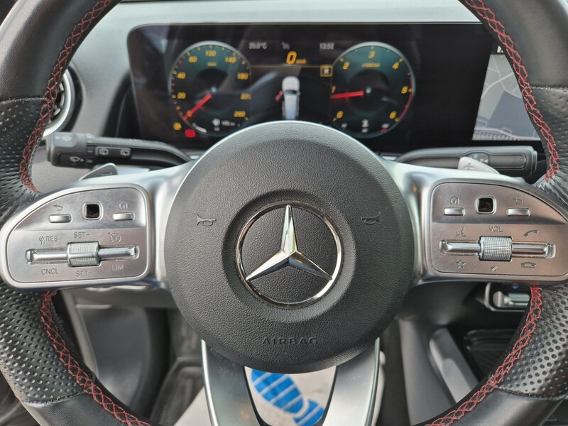 Mercedes-Benz GLB 220