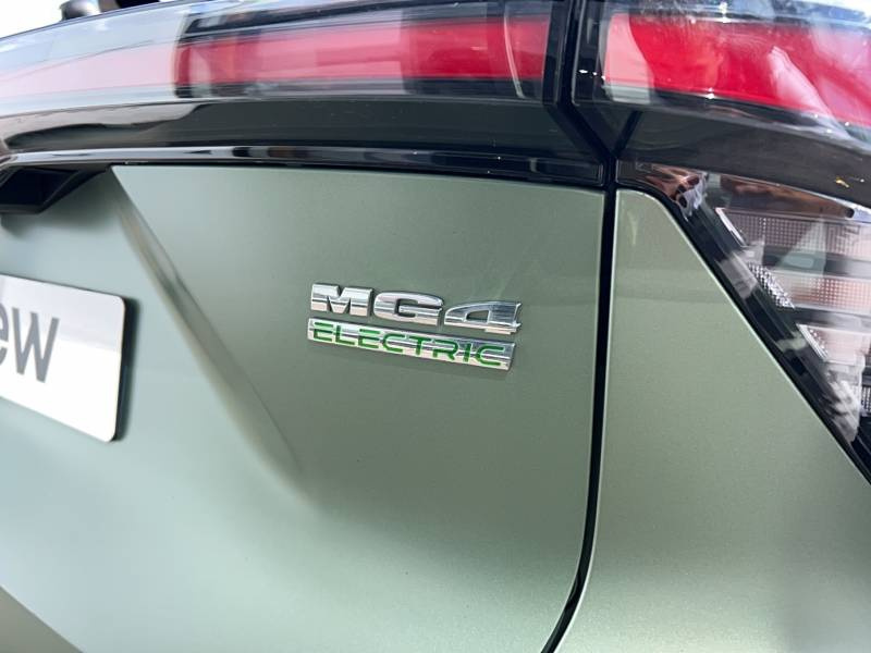 MG MG4