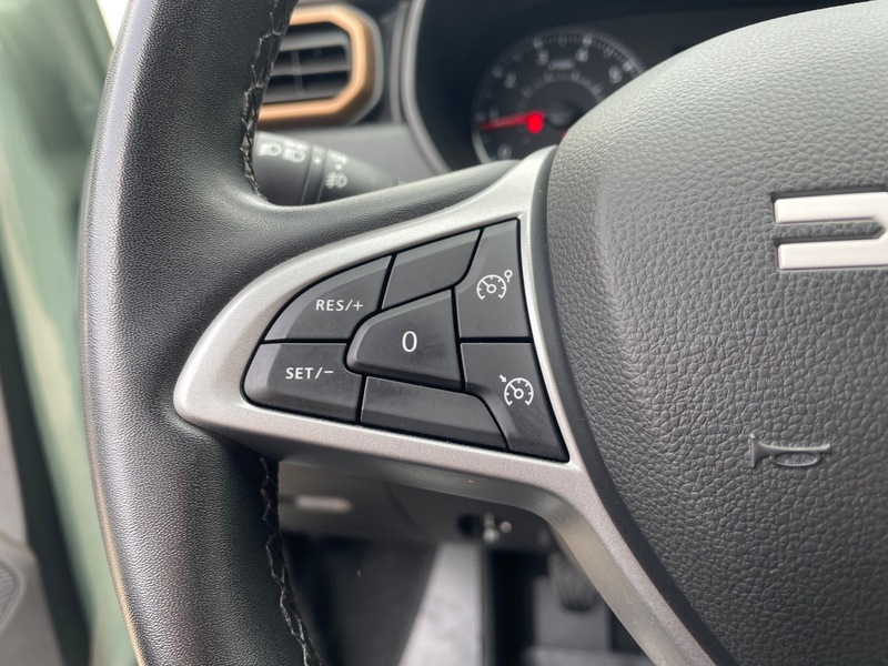 Fahrzeugabbildung Duster +++4WD+++AHK+++ Bild 28 von 50
