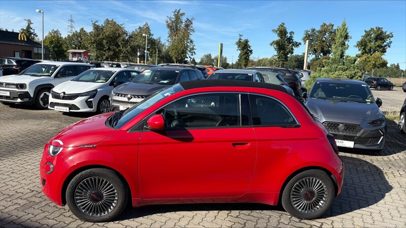 Fahrzeugabbildung 500C  Elektro Cabrio MJ22 RED Navi Klimaautomatik  Bild 14 von 20