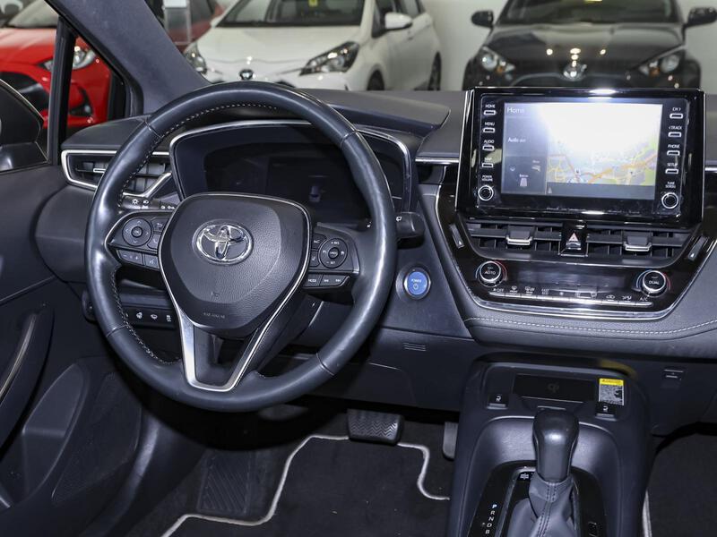 Fahrzeugabbildung Corolla SHZ PDC KLIMA LM-Felgen BT Bild 9 von 16