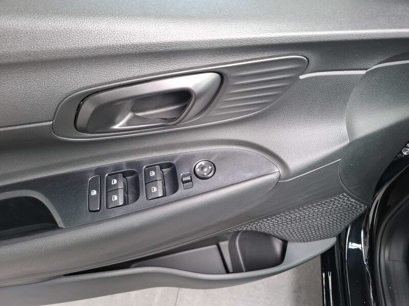 Fahrzeugabbildung i20 FL (MY25) 1.0 T-GDI (100 PS) 6-MT 2WD Select Bild 31 von 39