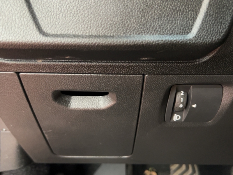 Fahrzeugabbildung Sandero SHZ PDC KLIMA BT Bild 16 von 21