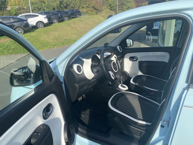 Fahrzeugabbildung Twingo 100% electric Bild 14 von 16