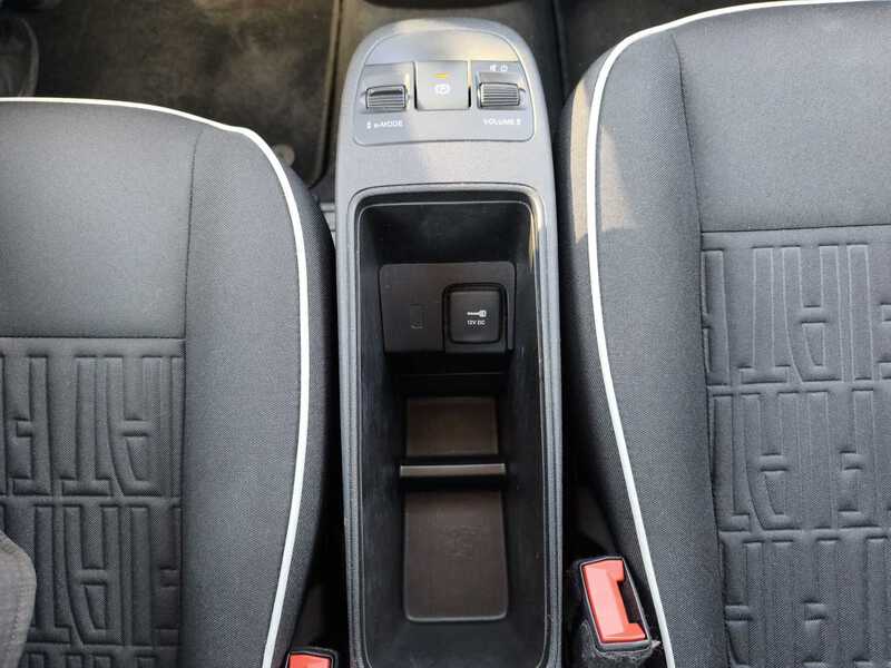 Fahrzeugabbildung 500e 42kWh 118PS Klimaautomatik Carplay  Bild 15 von 17