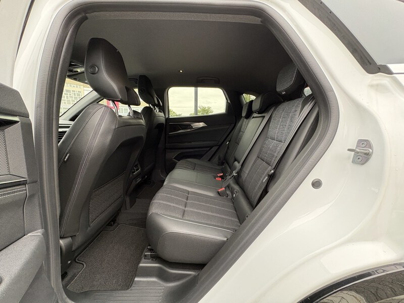 Fahrzeugabbildung Austral Techno Hybrid 200 E-Tech Bild 12 von 18