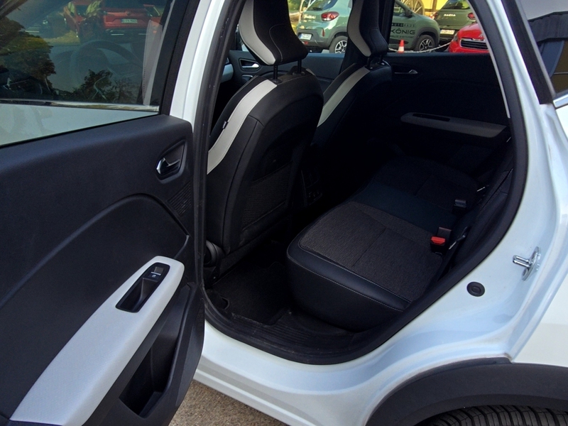 Fahrzeugabbildung Captur EDITION ONE E-TECH PLUG-IN 160 Bild 12 von 20