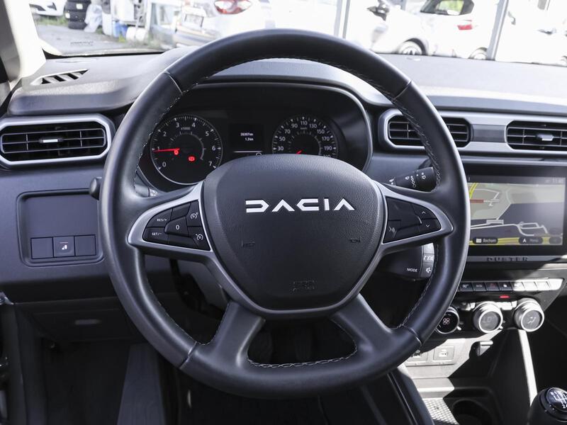 Fahrzeugabbildung Duster NAVI SHZ PDC KLIMA BT Bild 9 von 15