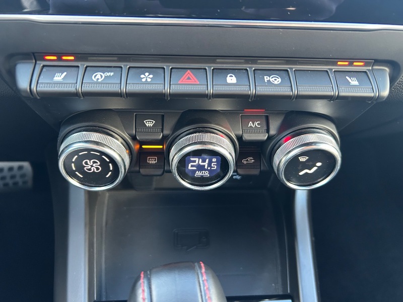Fahrzeugabbildung Arkana TCe 160 Mild-Hybrid R.S. Line Fast Track Bild 39 von 50