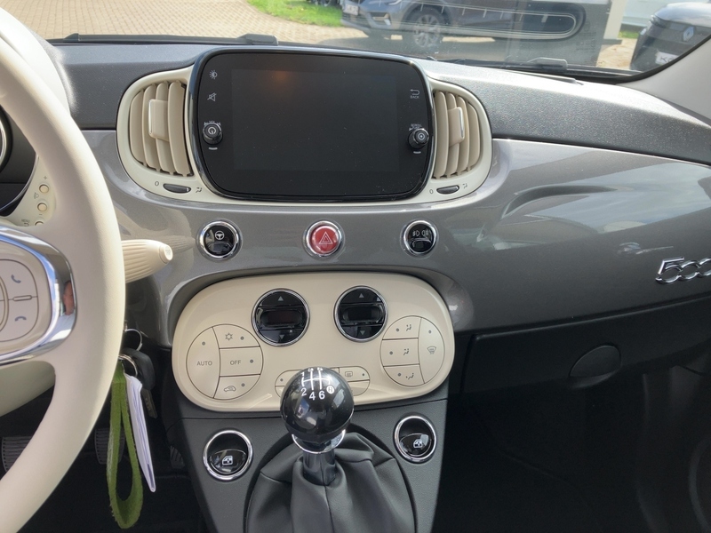 Fahrzeugabbildung 500C Cabrio 1.0 70PS Dolcevita Navi PDC Klima Bild 11 von 17