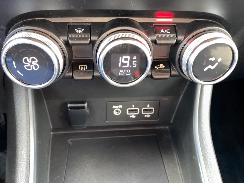 Fahrzeugabbildung Captur ZEN TCe 90 Bild 18 von 21