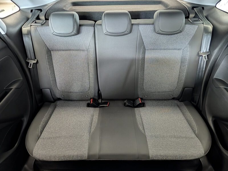 Fahrzeugabbildung Crossland 1.2 Elegance CarPlay Tempomat Bild 13 von 34
