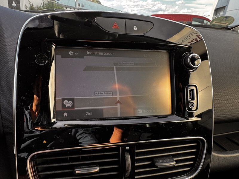 Fahrzeugabbildung Clio LED+SITZH+NAVI Bild 21 von 21