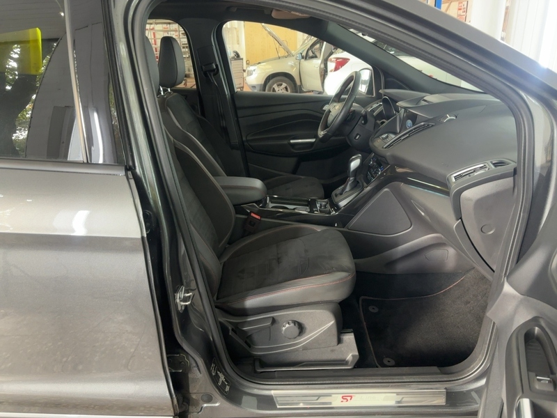 Fahrzeugabbildung Kuga 1.5 EcoBoost ST-Line 4x4 Start/Stopp Bild 10 von 26