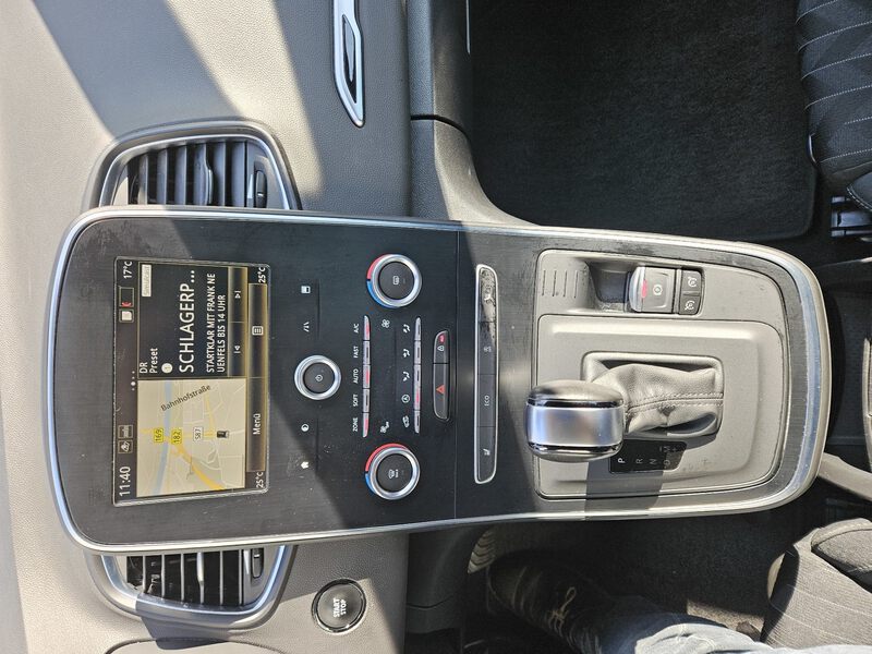 Fahrzeugabbildung Scenic BLUE dCi 150 EDC Bild 7 von 30