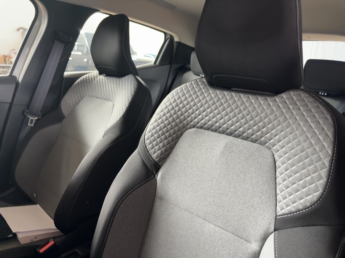 Renault Clio – Bild 15
