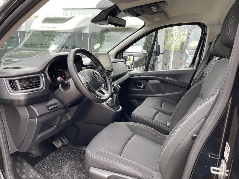 Fahrzeugabbildung Trafic DoKa L2H1 Komfort 3,0t Blue dCi 150 PS Bild 28 von 43