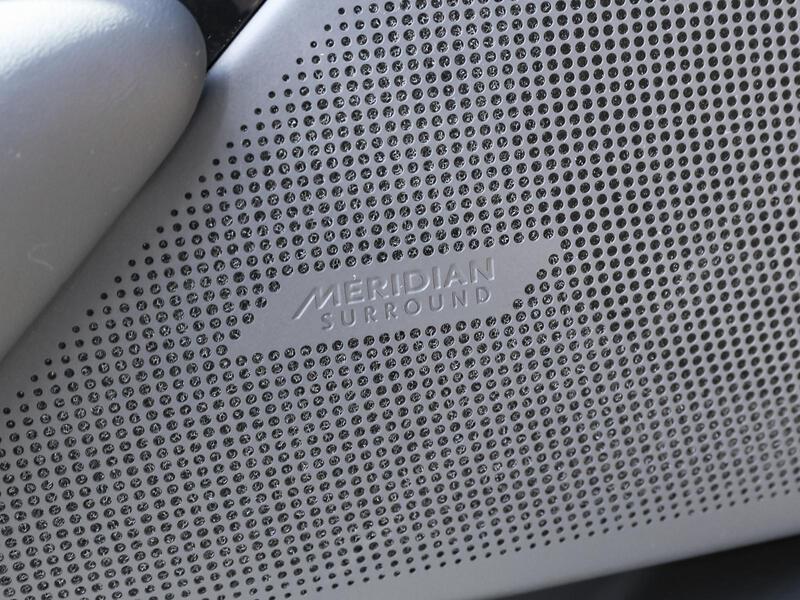 Fahrzeugabbildung Range Rover Velar PANO HUD Bild 12 von 15