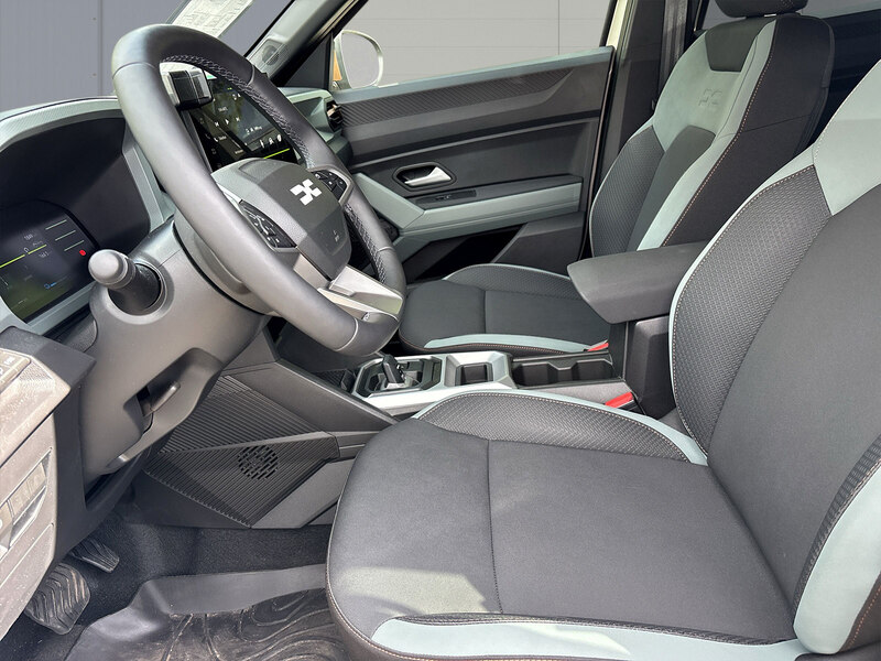 Fahrzeugabbildung Duster Extreme Hybrid 140 Bild 7 von 9