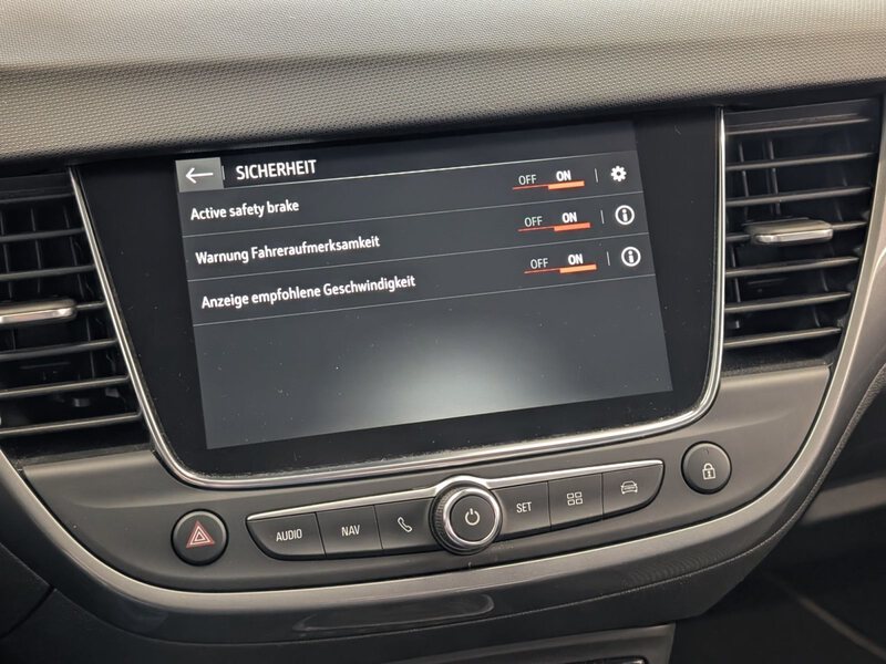 Fahrzeugabbildung Crossland 1.2 Turbo Business Edition Navi Kamera Bild 23 von 34
