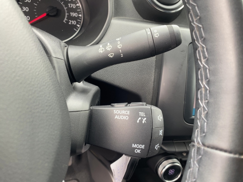 Fahrzeugabbildung Duster ABS Fahrerairbag Bild 19 von 21