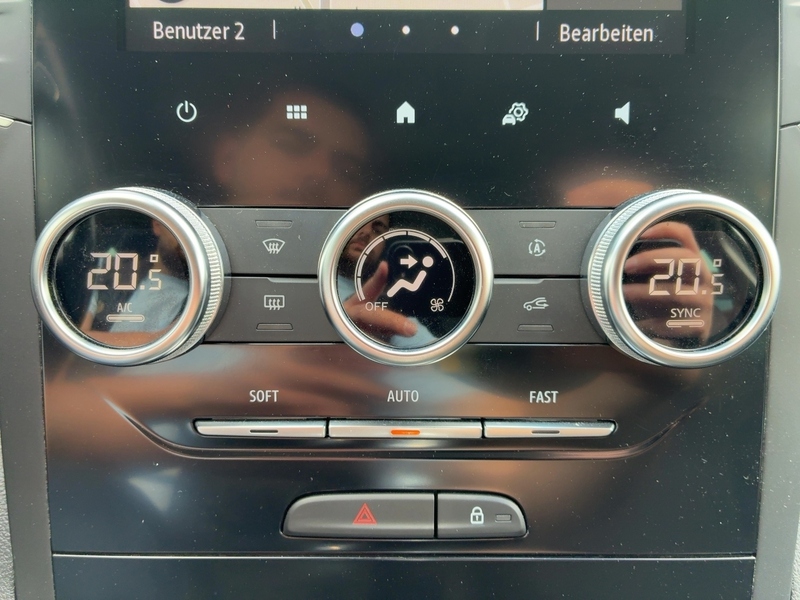 Fahrzeugabbildung Megane ++Navi++ Bild 39 von 50