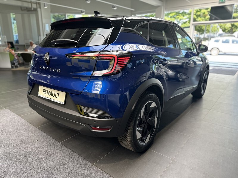 Fahrzeugabbildung Captur Techno 140 PS Mild Hybrid Bild 20 von 50