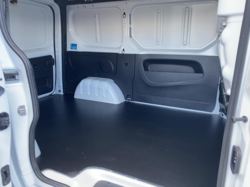 Fahrzeugabbildung Trafic Lkw Komfort L1H1 2,8t Blue dCi 130 Bild 8 von 20