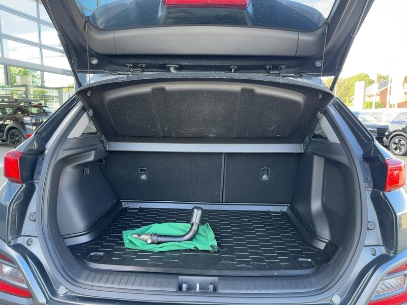 Fahrzeugabbildung KONA 1.6 T-GDI Premium 4WD *AHK*SHZ*LRHZ*SOUNDSYSTEM* Bild 13 von 15