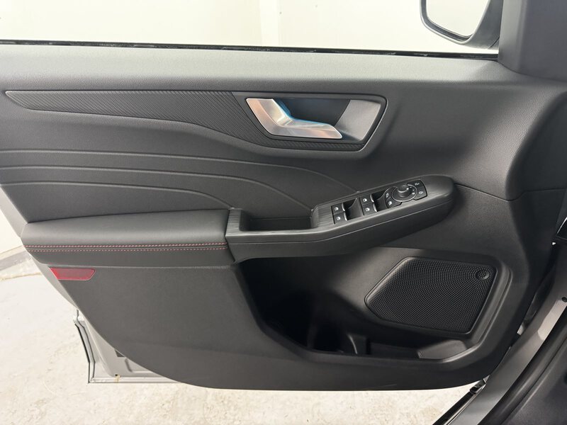 Fahrzeugabbildung Kuga 1.5 EcoBoost ST-Line Allwetterreifen Bild 38 von 40