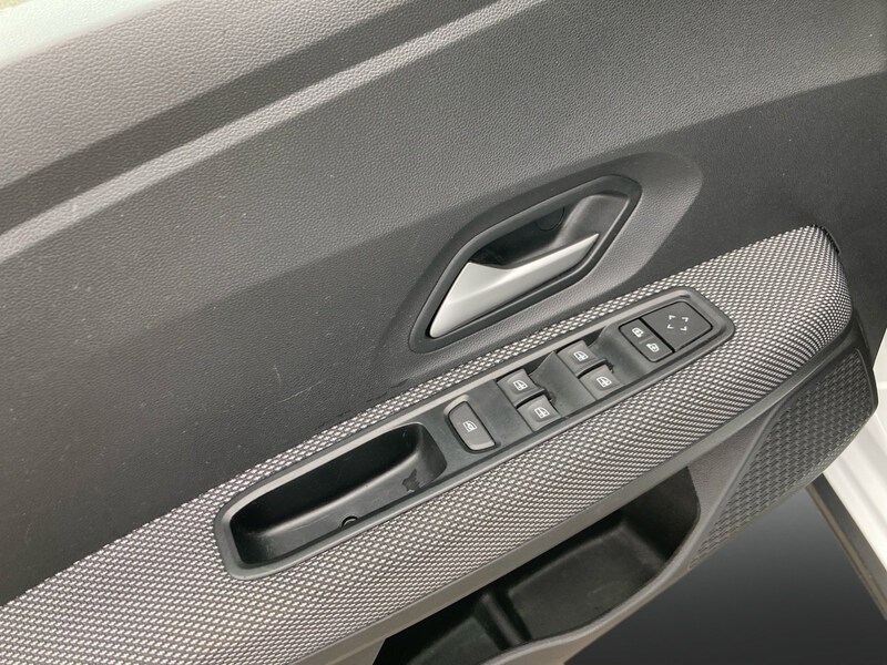 Fahrzeugabbildung Sandero Touchscreen Display+Klimaautomatik+ Bild 14 von 17