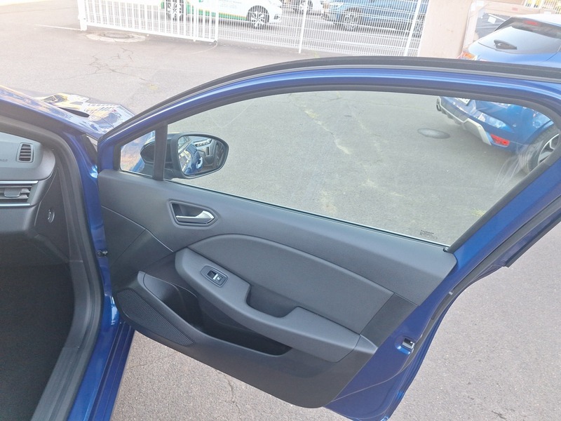 Fahrzeugabbildung Clio INTENS TCe 90 Bild 17 von 17