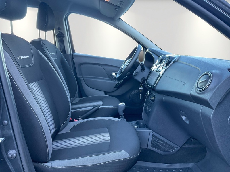 Fahrzeugabbildung Logan TCe 90 MCV Stepway/Navi/Kamera Bild 15 von 17