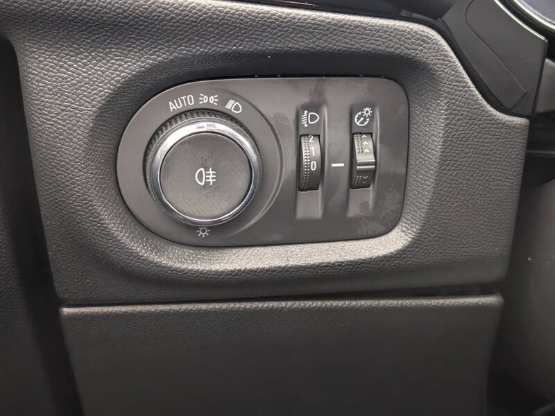Fahrzeugabbildung Corsa YES 1.2 CarPlay Bild 27 von 31