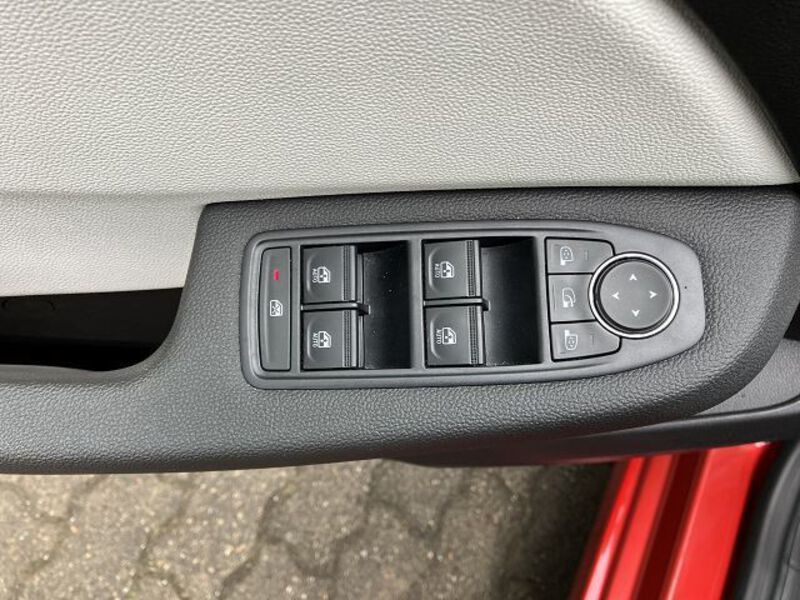 Fahrzeugabbildung Clio Klimaautomatik Bild 11 von 19