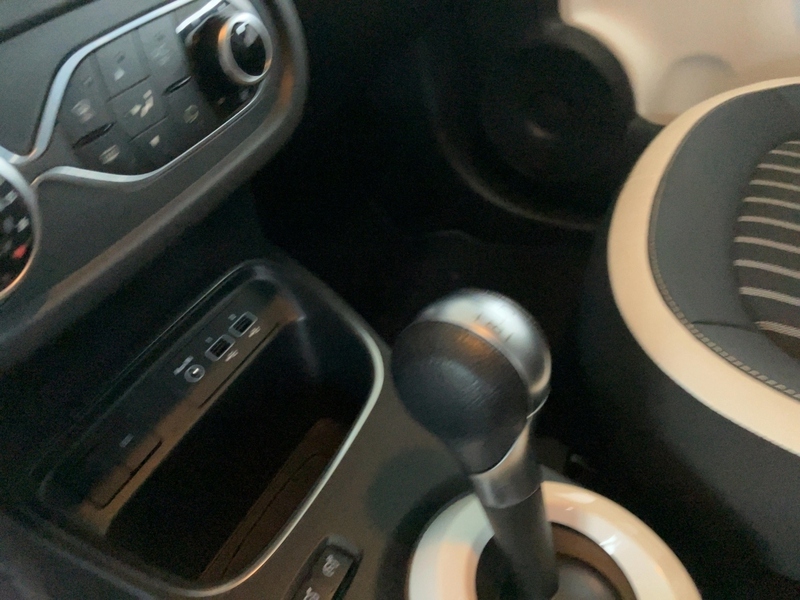 Fahrzeugabbildung Twingo E-TECH 100% el. TWINGO E-Tech 100% elektrisch Bild 14 von 17