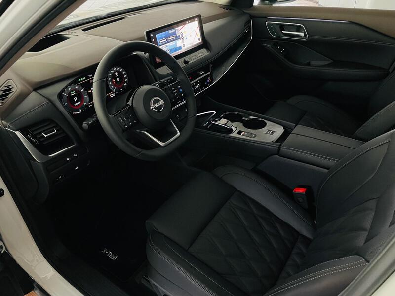 Fahrzeugabbildung X-Trail Automatik Bild 7 von 15