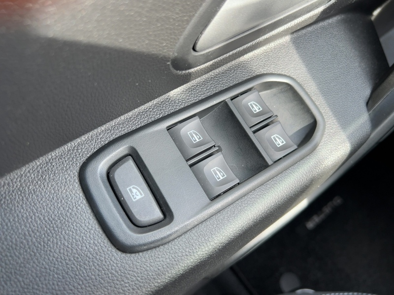 Fahrzeugabbildung Duster RÜCKFAHRKAMERA Bild 20 von 23