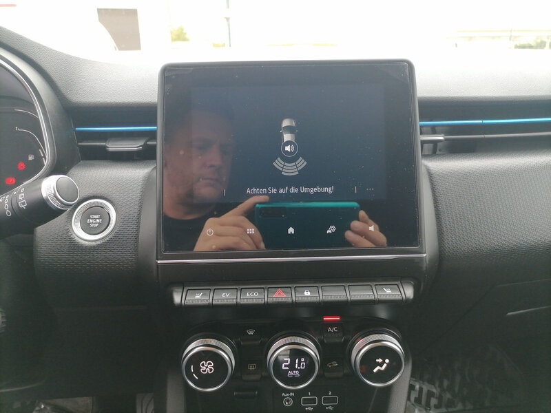 Fahrzeugabbildung Clio 1.6 E-TECH 140 Hybrid Bild 14 von 15