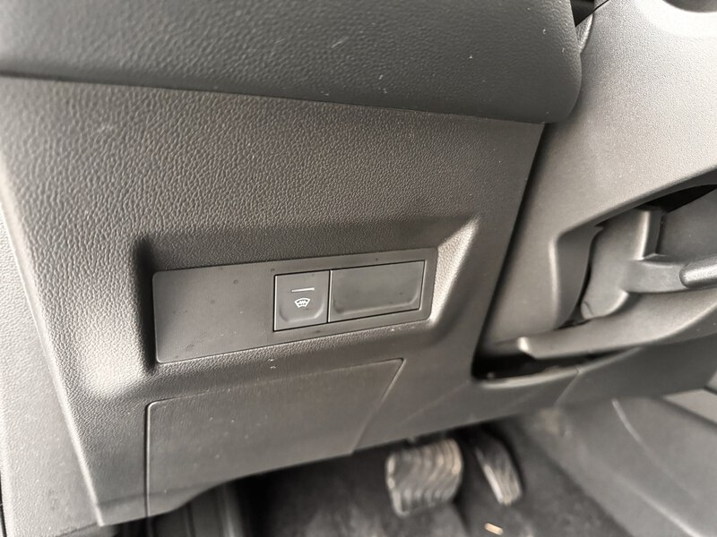 Fahrzeugabbildung Captur TECHNO TCe 140 EDC Bild 20 von 21