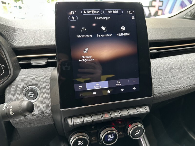 Fahrzeugabbildung Clio LUTECIA TCe 90 Bild 40 von 50