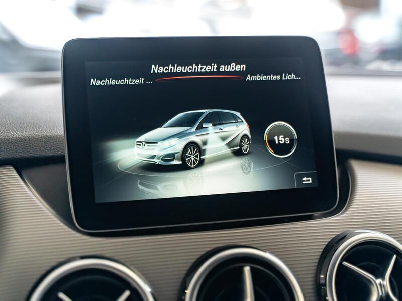 Mercedes-Benz B 180