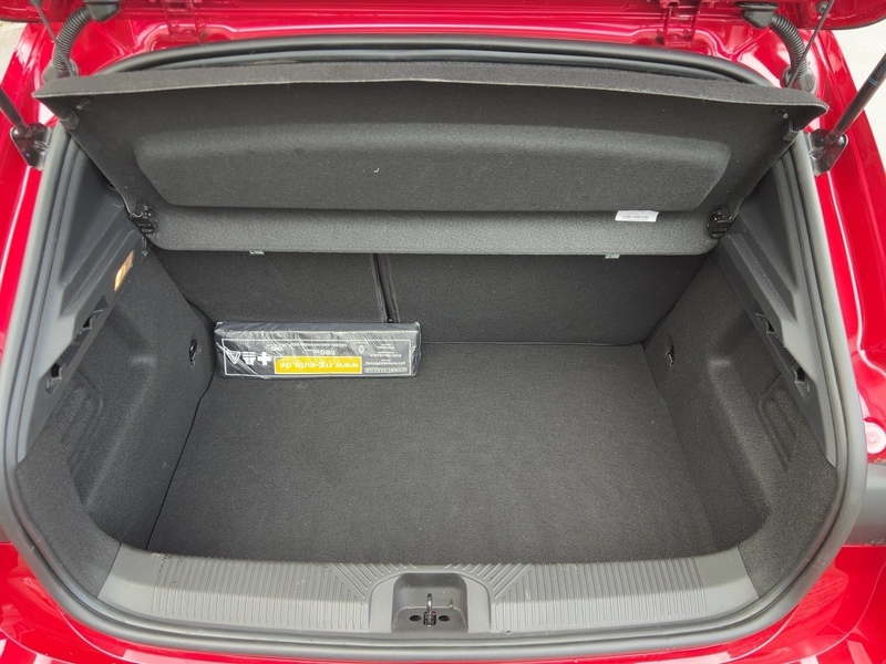 Fahrzeugabbildung Clio PDC BT Bild 21 von 23