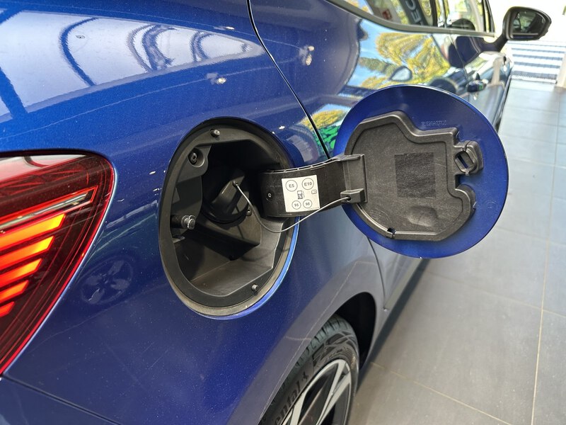 Fahrzeugabbildung Clio R.S. LINE E-TECH 145 Bild 17 von 50