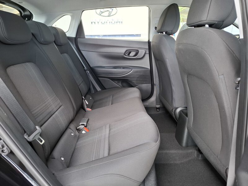 Fahrzeugabbildung i20 FL (MY25) 1.0 T-GDI (100 PS) 6-MT 2WD Select Bild 13 von 39