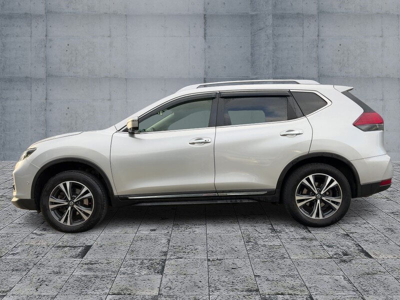 Fahrzeugabbildung X-Trail AUTOMATIK/7SITZER Bild 2 von 15