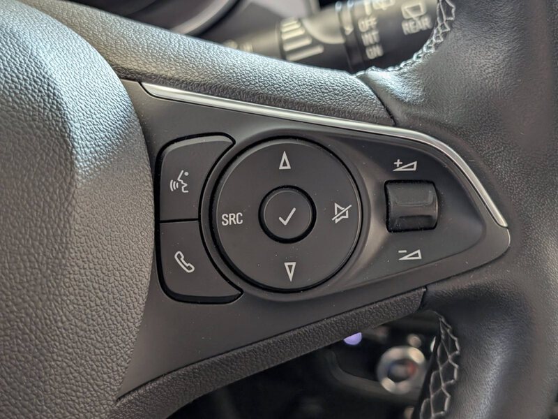 Fahrzeugabbildung Crossland 1.2 Elegance CarPlay Tempomat Bild 26 von 34