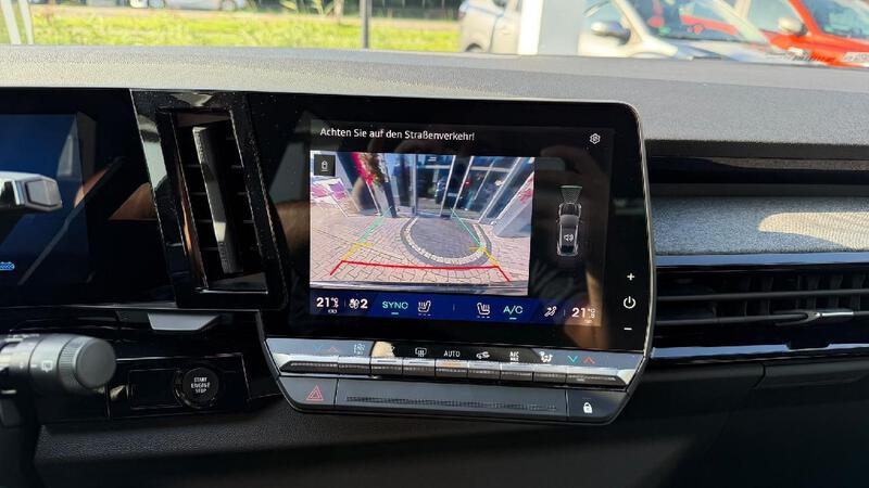 Fahrzeugabbildung Austral E-Tech Full Hybrid 200 Bild 13 von 16